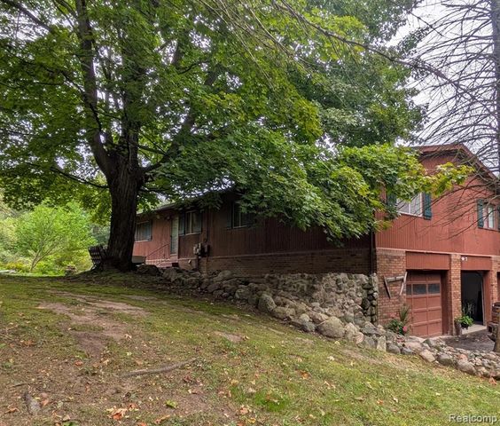 4050 Hunters Creek Road, Metamora, MI 48455