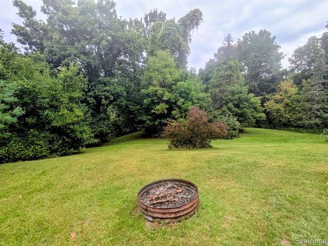 4050 Hunters Creek Road, Metamora, MI 48455