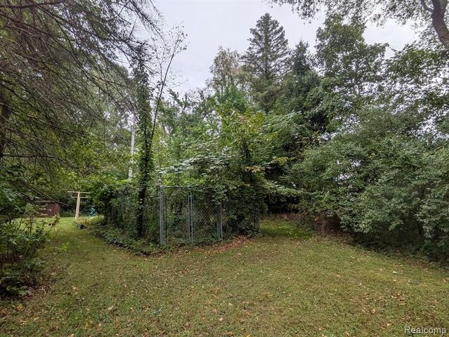 4050 Hunters Creek Road, Metamora, MI 48455