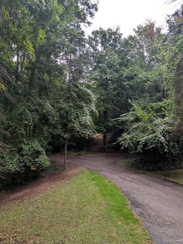 4050 Hunters Creek Road, Metamora, MI 48455