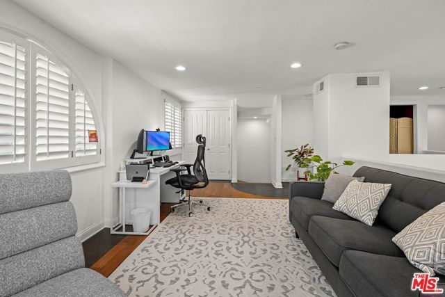 718 Lincoln Boulevard 1, Santa Monica, CA 90402