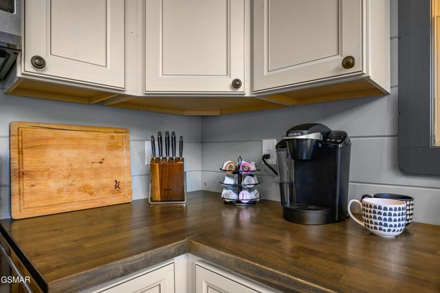 3930 Claude Shields Way, Sevierville, TN 37876
