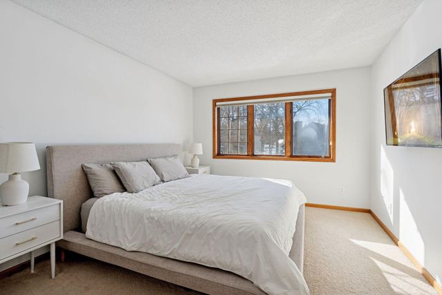 4290 Ithaca Lane N, Plymouth, MN 55446