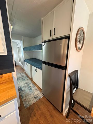 232 Trillium Road, Newland, NC 28657