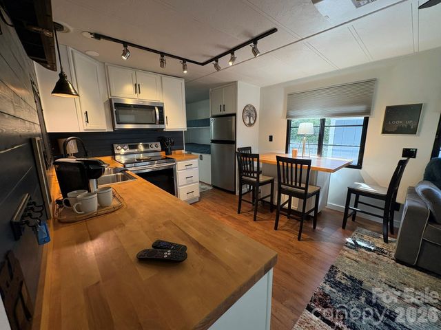 232 Trillium Road, Newland, NC 28657