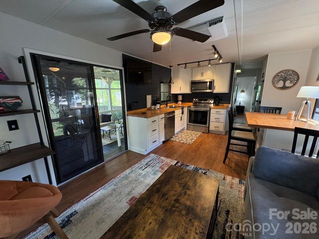 232 Trillium Road, Newland, NC 28657