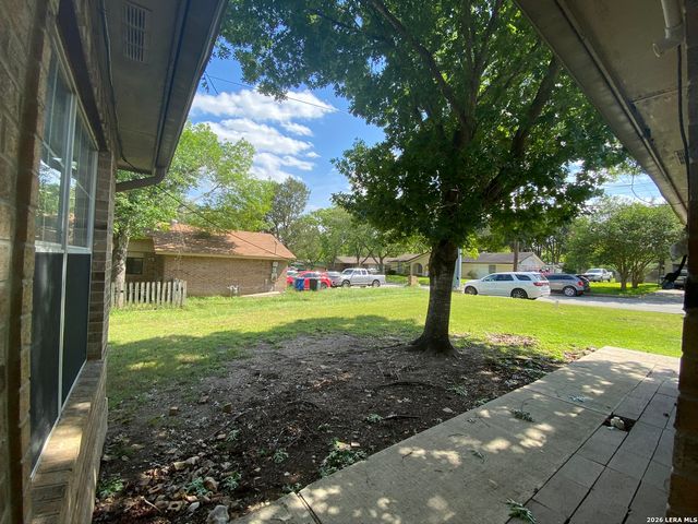 570 BEVERLY LN, New Braunfels, TX 78130