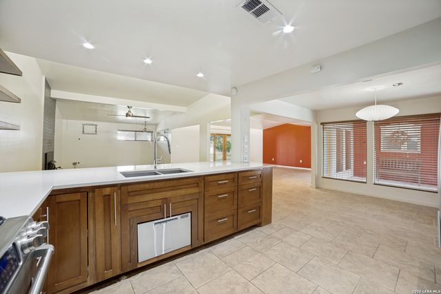 206 Jay Drive, Devine, TX 78016