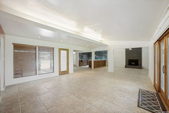 206 Jay Drive, Devine, TX 78016