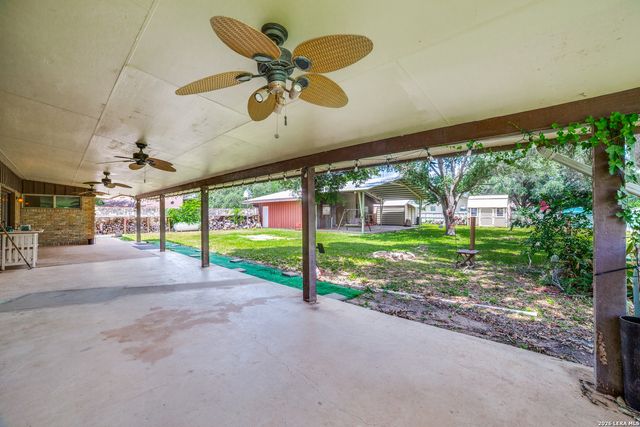 206 Jay Drive, Devine, TX 78016