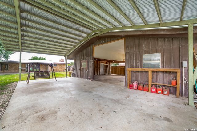 206 Jay Drive, Devine, TX 78016
