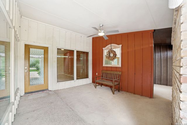 206 Jay Drive, Devine, TX 78016
