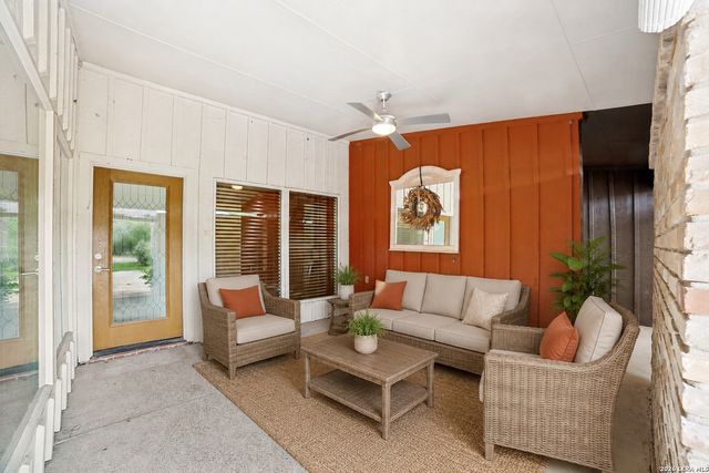206 Jay Drive, Devine, TX 78016