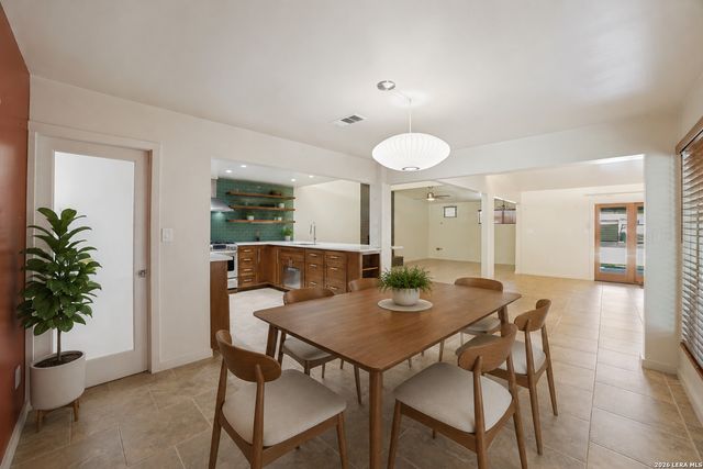 206 Jay Drive, Devine, TX 78016