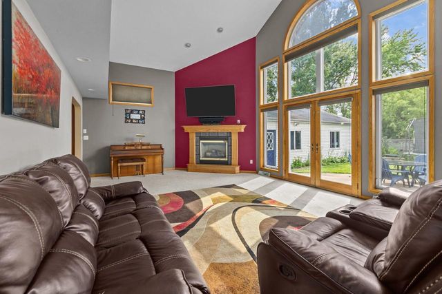 2345 BRANTWOOD DRIVE, Neenah, WI 54956