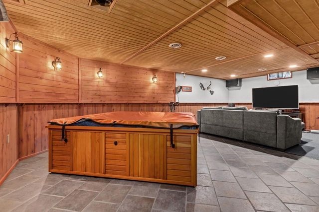 2345 BRANTWOOD DRIVE, Neenah, WI 54956