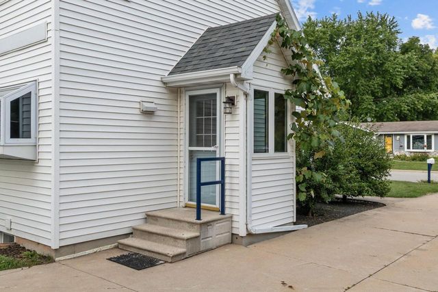 2345 BRANTWOOD DRIVE, Neenah, WI 54956