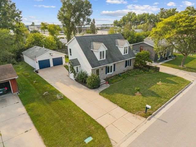 2345 BRANTWOOD DRIVE, Neenah, WI 54956