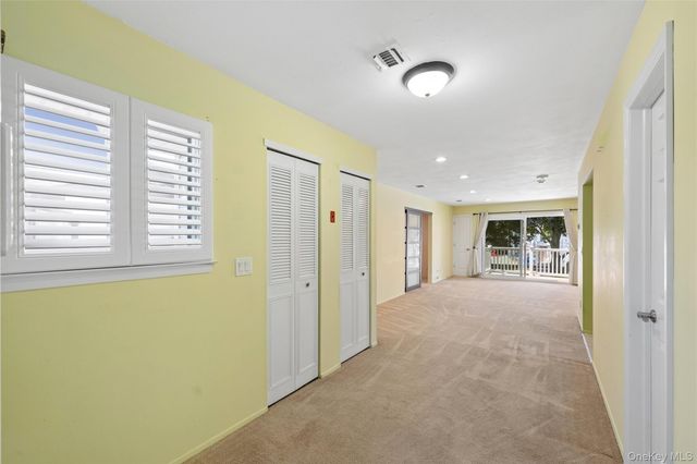 86 W Cambridge Drive W 86, Copiague, NY 11726