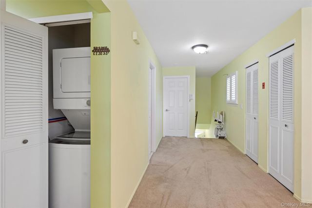 86 W Cambridge Drive W 86, Copiague, NY 11726