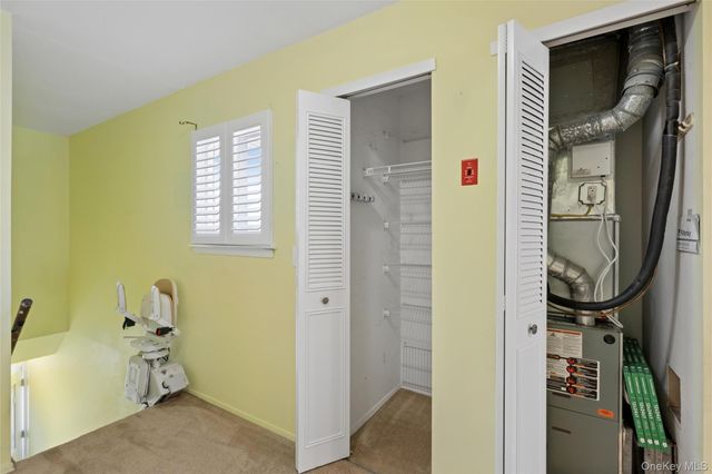 86 W Cambridge Drive W 86, Copiague, NY 11726