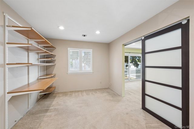 86 W Cambridge Drive W 86, Copiague, NY 11726