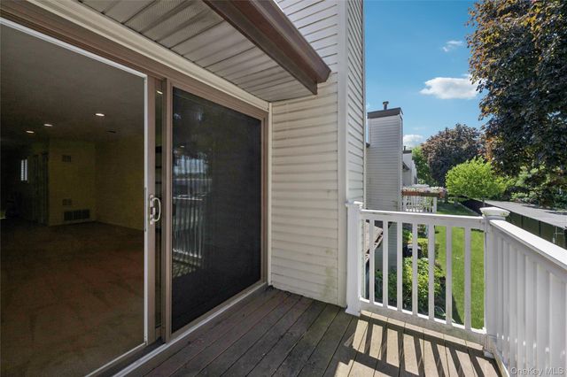 86 W Cambridge Drive W 86, Copiague, NY 11726