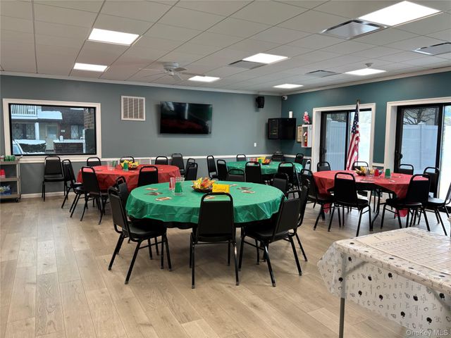 86 W Cambridge Drive W 86, Copiague, NY 11726