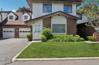 86 W Cambridge Drive W 86, Copiague, NY 11726