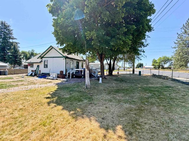 6702 N Crestline St, Spokane, WA 99207
