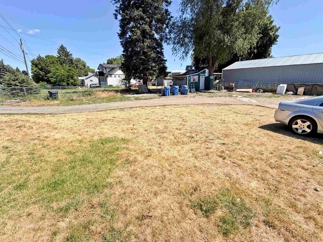 6702 N Crestline St, Spokane, WA 99207
