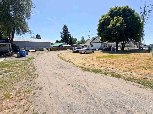 6702 N Crestline St, Spokane, WA 99207