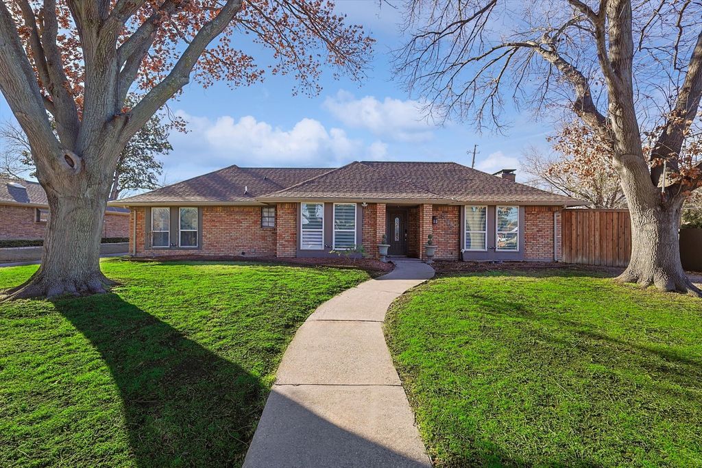 3209 Treehouse Lane, Plano, TX 75075