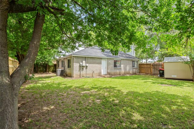 5403 Carousel Circle, Baytown, TX 77521