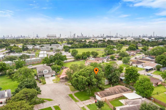 5403 Carousel Circle, Baytown, TX 77521