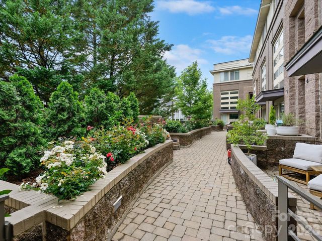 420 Queens Road, Charlotte, NC 28207