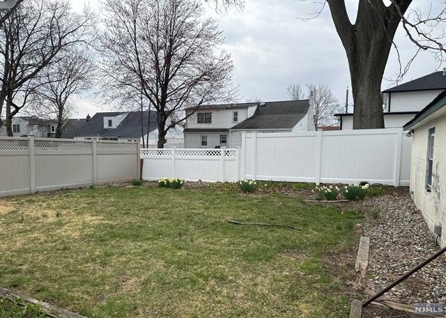 9-10 5th Street, Fair Lawn, NJ 07410