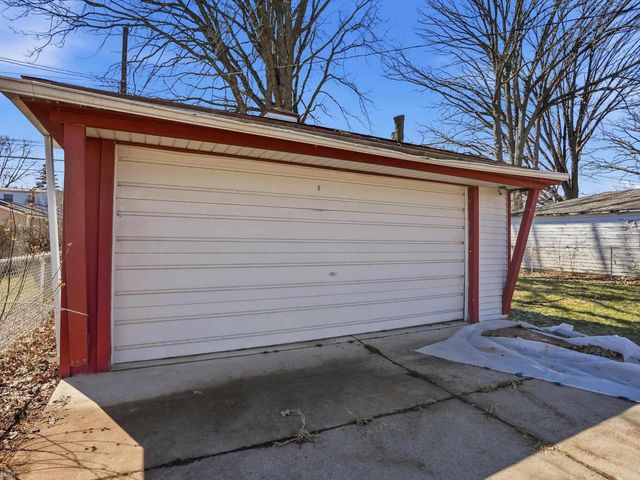21612 Bon Brae Street, St Clair Shores, MI 48081