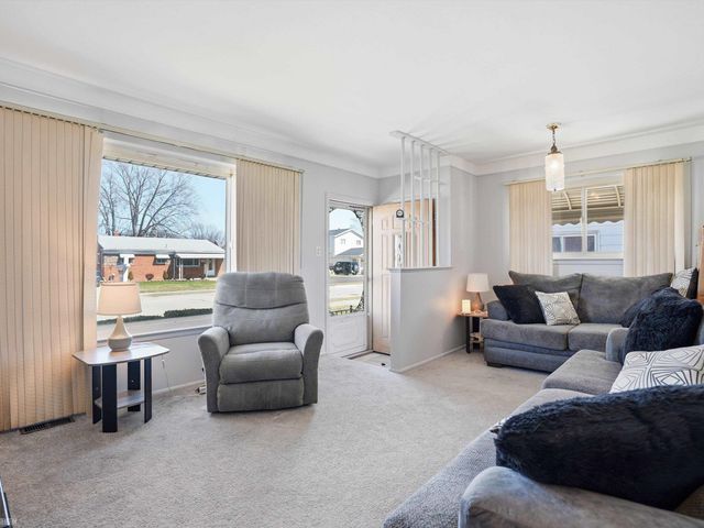 21612 Bon Brae Street, St Clair Shores, MI 48081