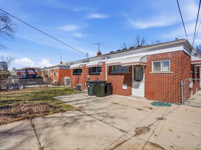 21612 Bon Brae Street, St Clair Shores, MI 48081