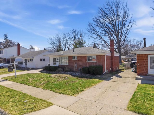 21612 Bon Brae Street, St Clair Shores, MI 48081