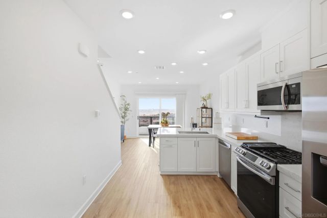 2061 Epoca Way, San Diego, CA 92154