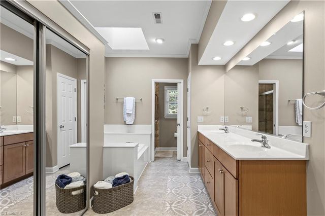 404 Drexmore Court, Winston-salem, NC 27103