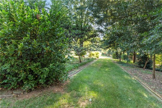 404 Drexmore Court, Winston-salem, NC 27103