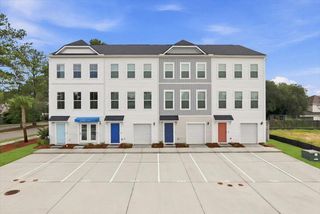 4633 Forest Hills Drive 901, North Charleston, SC 29418