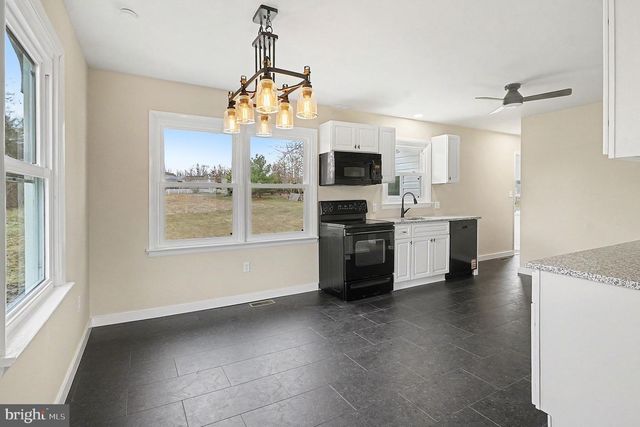 2430 NEW HANOVER SQUARE RD, Gilbertsville, PA 19525