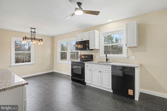 2430 NEW HANOVER SQUARE RD, Gilbertsville, PA 19525