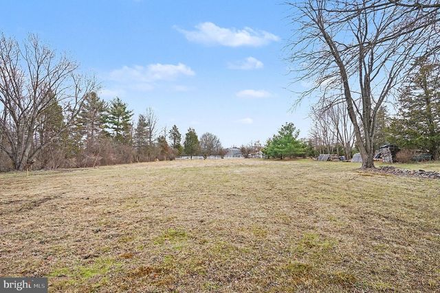 2430 NEW HANOVER SQUARE RD, Gilbertsville, PA 19525