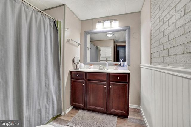 805 LAKE CIR, Mount Wolf, PA 17347