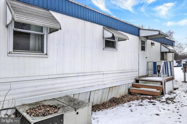 805 LAKE CIR, Mount Wolf, PA 17347